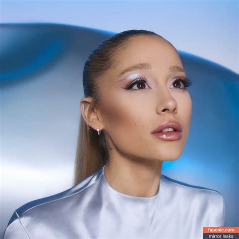 ariana geande nudes|Ariana Grande Chokes Up as She Responds to Criticism on Her。